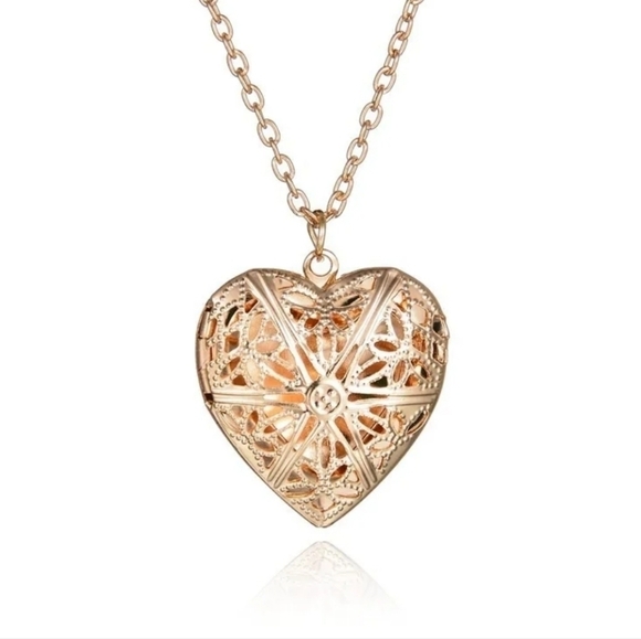 🦋 Creative Locket Heart Pendant Necklace in Gold Tone - Picture 5 of 5